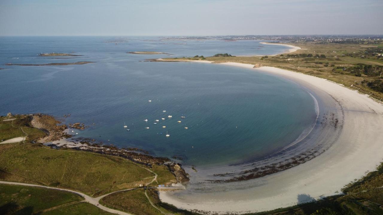 Maison Yukti - Magnifique Maison De Charme Proche Plage Lampaul-Ploudalmézeau エクステリア 写真